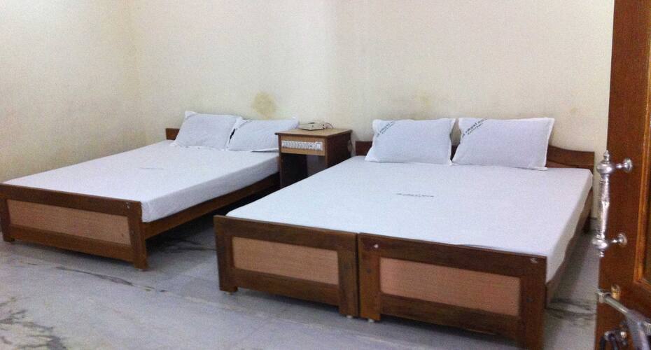 Sri Shanmugar Mahal and Lodging AC, Tiruchendur 3
